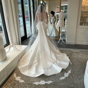 Sareh Nouri Ren wedding dress. Size 4 in the bust size 6 in the hips/waist